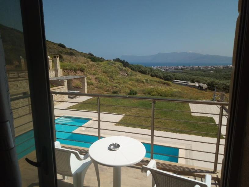 Villa Stylianos And Studios Kissamos Exterior photo